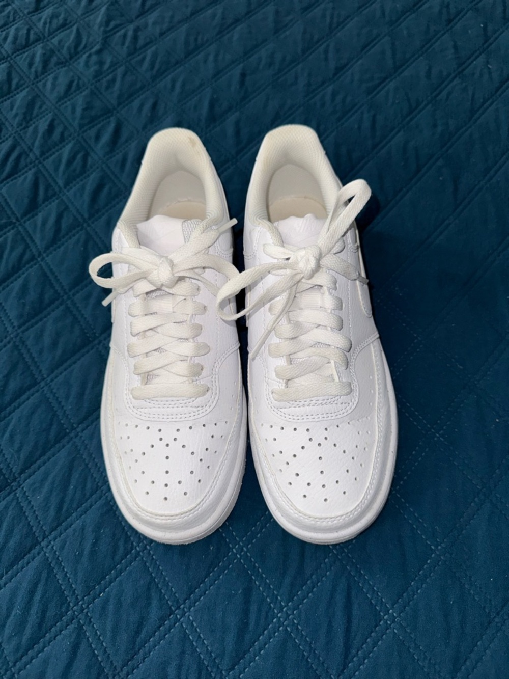 Nike All White Court Sneakers – Women’s Size 7